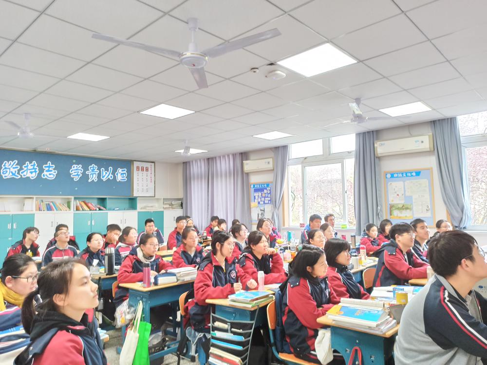 雨花台中学高中部学生团支部学习党的十九届五中全会精神 (5).jpg