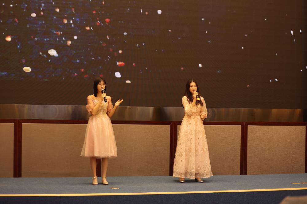 19 G10B、G10C王婉琦、袁孙奕轩《不为谁而作的歌》- .JPG 19 G10B、G10C王婉琦、袁孙奕轩《不为谁而作的歌》- .JPG
